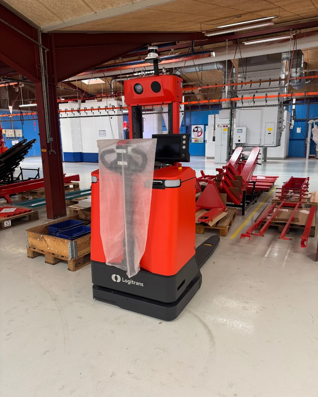 Den automatiserade pallhanteraren Logirobot från Logitrans. Hestra Truck är nu ambassadör i Sverige.