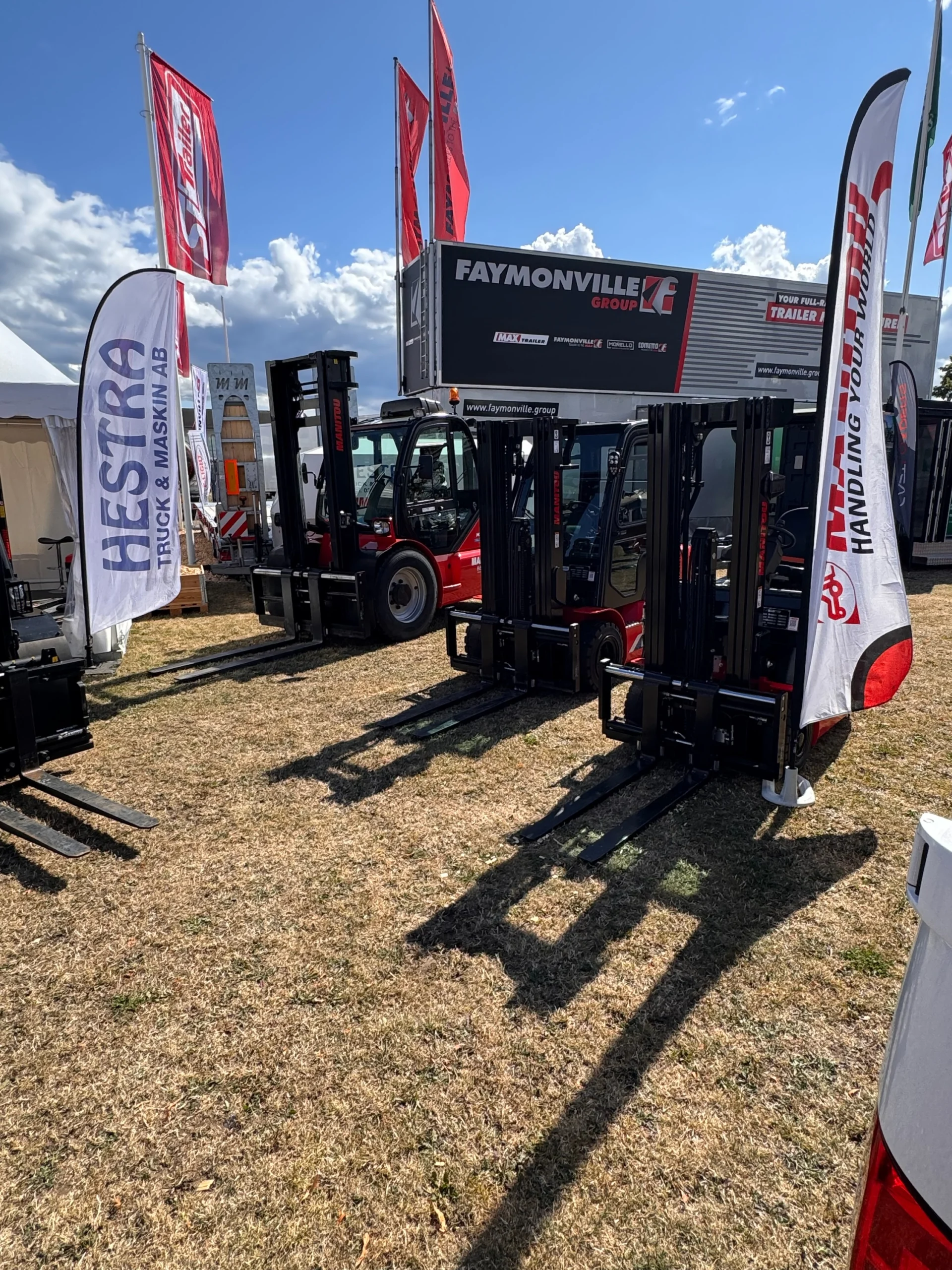 Hestra Trucks monter U502:39 med Manitou-truckar på Elmia Lastbil 2026