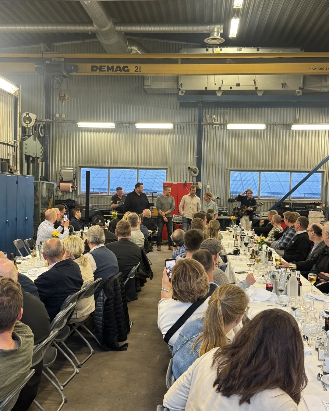Mingel under jubileumskvällen hos Hestra Truck