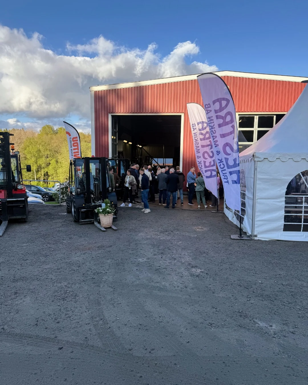 Kvällssol och gemenskap under Hestra Trucks jubileum